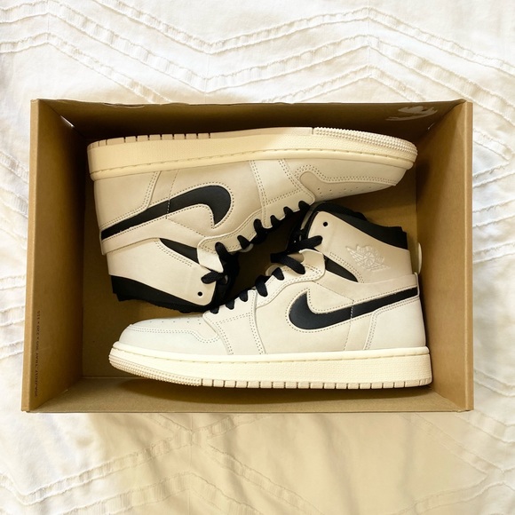 Nike Women Air Jordan 7.5 NWT - Picture 2 of 7